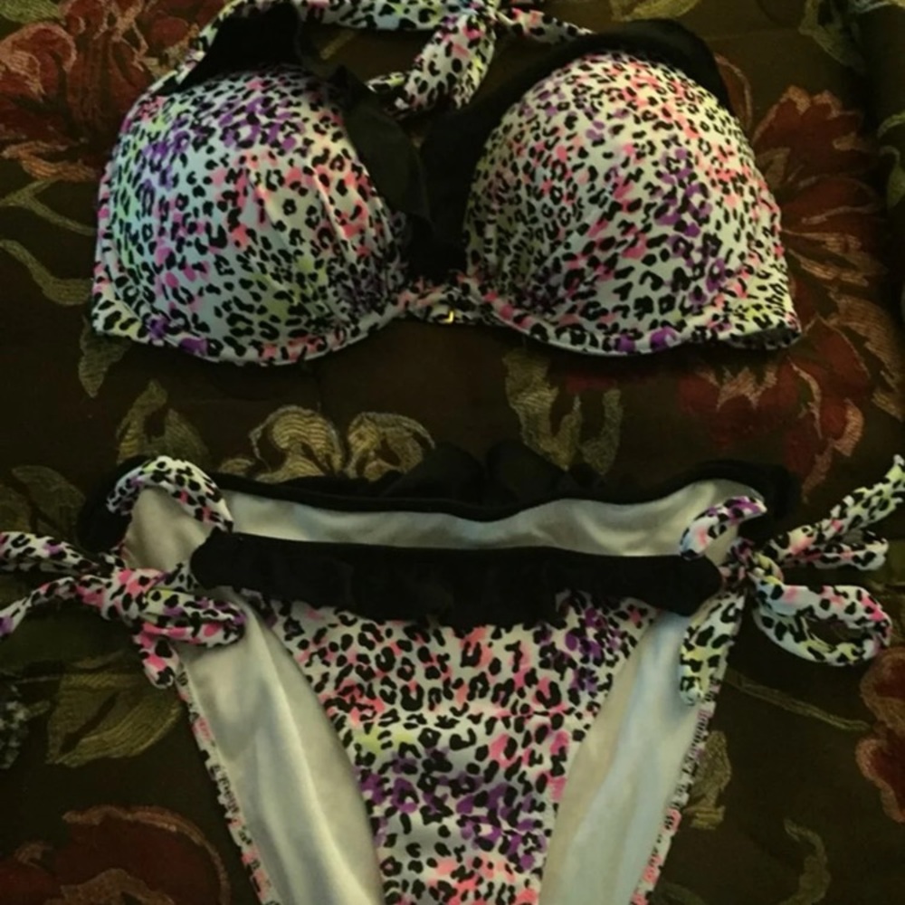 Victoria’s Secret bikini